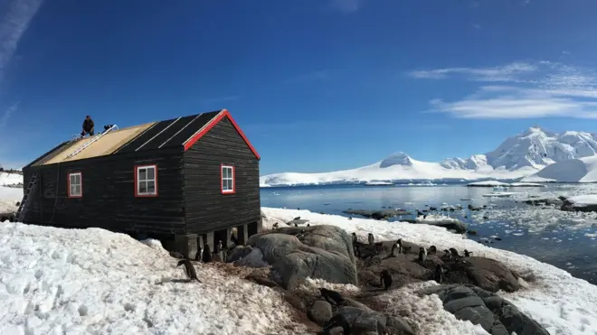 Kantor pos di Port Lockroy, Pulau Goudier, Antartika