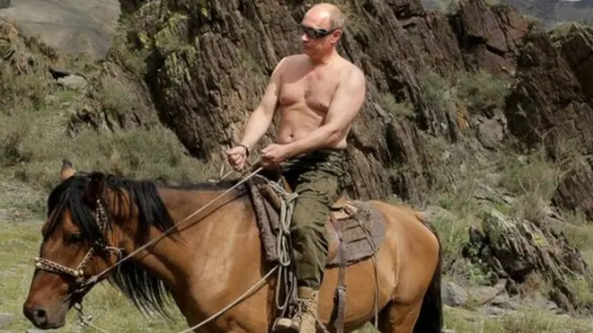 ፑቲን ኣብ ልዕሊ ፈረስ