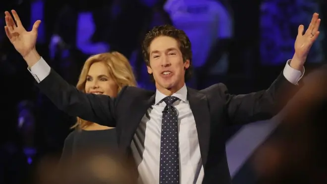 La iglesia Lakewood de Texas, liderada por el famoso televangelista Joel Osteen, recibió US$4,4 millones en ayuda financiera del gobierno.