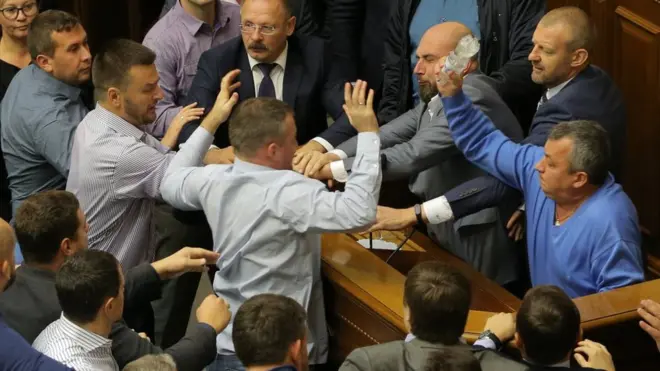 Розгляд проектів щодо Донбасу у жовтні супроводжувався бійками