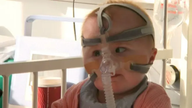 ولدت بقلب خارج جسدها تعود إلى بيتها