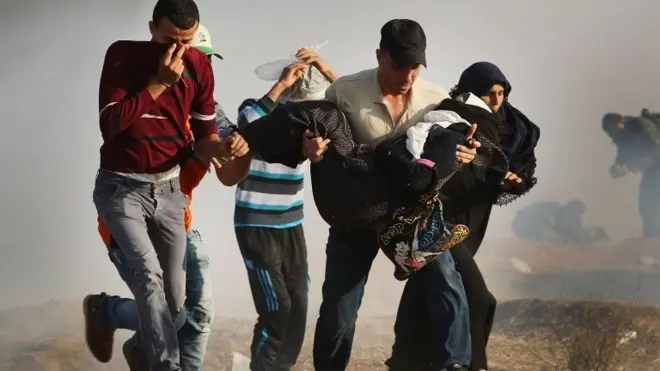 متظاهرون فلسطينيون