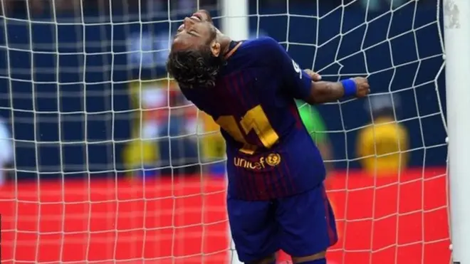 نيمار يسجل هدفين لصالح البارسا في المباراة الودية التي فاز فيها 2-1 أمام يوفينتوس، السبت.