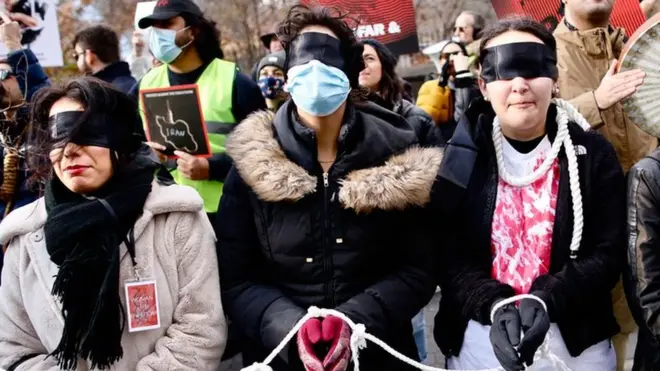 Протесты у представительства Ирана при ООН в Нью-Йорке после казни двух демонстрантов в декабре