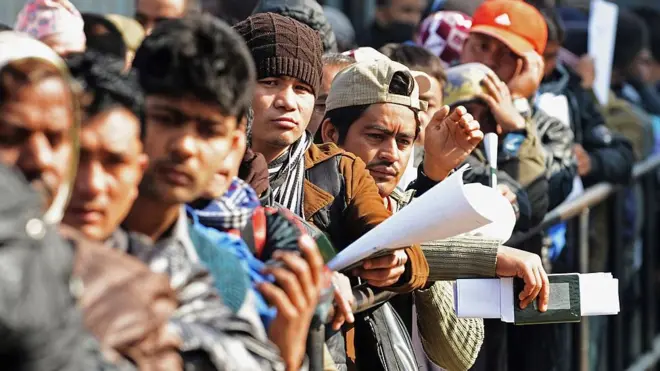 काम गर्न विदेश जान इच्छुक नेपालीहरू