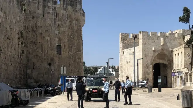 لن يسمح بوجود حجاج في كنيسة القيامة، وسيكون عدد المشاركين في قداس العيد محدودا بسبب وباء كورونا