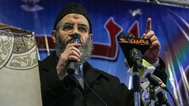 يعد مخيون أول من أسس للدعوة السلفية في مسقط رأسه بمحافظة البحيرة، وقد تعرض للاعتقال أكثر من مرة في عهدي السادات ومبارك.