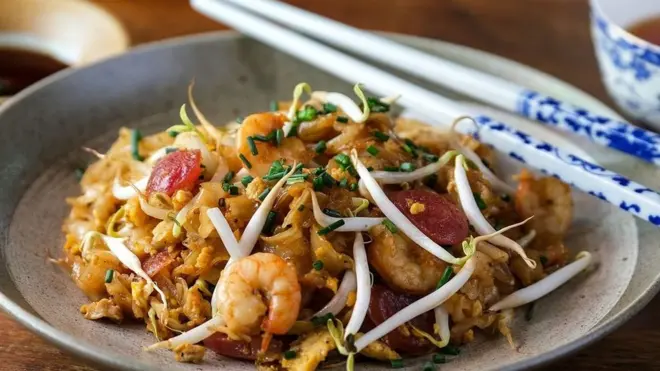 Char Kway Teow disebut-sebut merupakan makanan paling populer dari Malaysia.