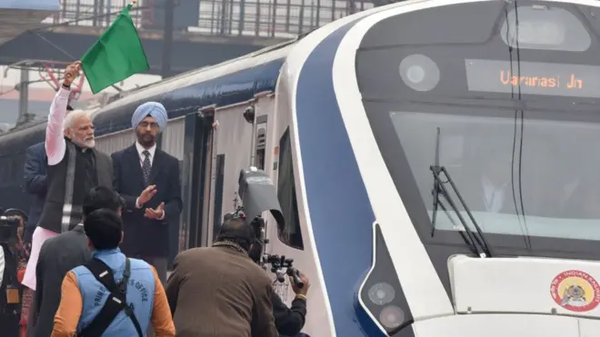 મોદીએ આપી હતી લીલી ઝંડી