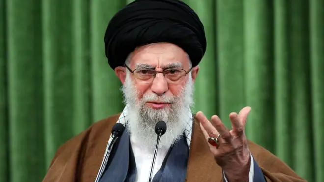 آیت الله خامنه‌ای گفته "همه سرزمین‌های جمهوری آذربایجان که به‌وسیله ارمنستان تصرف شده باید آزاد شود"