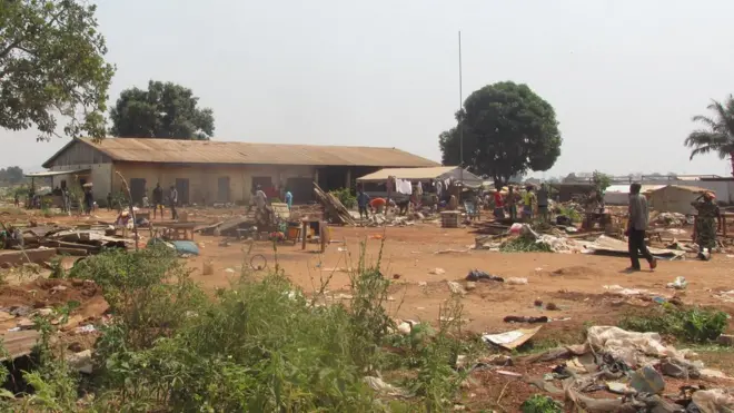 L'opération lancée à quelques jours de la fin d'année est dénommée "Noël à la maison".