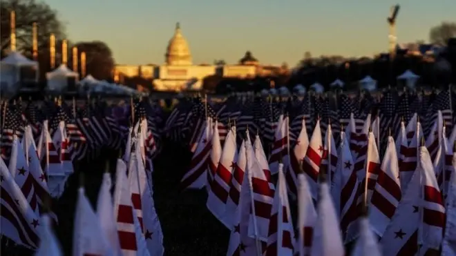 La víspera de la toma de posesión de Biden tuvo lugar un memorial por los fallecidos de covid-19.