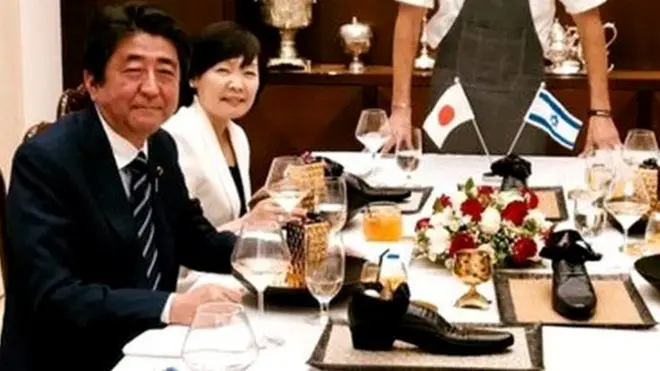 જાપાન અને ઇઝરાયેલના પીએમ તેમના પત્નીઓ અને શેફ શેગેવ સાથે