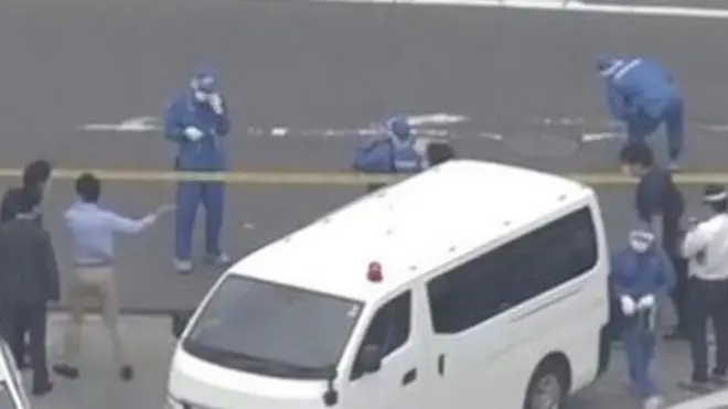Investigadores en la escena del ataque.