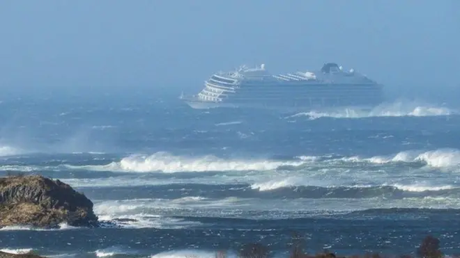 ప్రమాదంలో చిక్కుకున్న ఎంవీ వైకింగ్ స్కై విహార యాత్రా నౌక