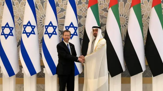الرئيس الإسرائيلي، إسحق هيرتسوغ، لقي ترحيبا كبيرا اثناء زيارته للإمارات، وقائه مع ولي عهد ابوظبي، محمد بن زايد