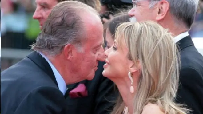 پادشاه سابق اسپانیا و خانم ویتگنشاین در یک مهمانی در فوریه 2004 با هم آشنا شدند