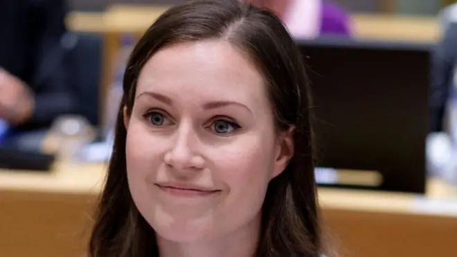 سنا مرین کی جماعت سوشل ڈیموکریٹک پارٹی فن لینڈ کے پانچ جماعتی اتحاد کا حصہ ہے اور ان پانچوں جماعتوں کی سربراہی خواتین کے ہاتھ میں ہے