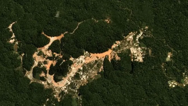 Desmatamento provocado por garimpo perto da Terra Indígena Wajãpi, no Pará