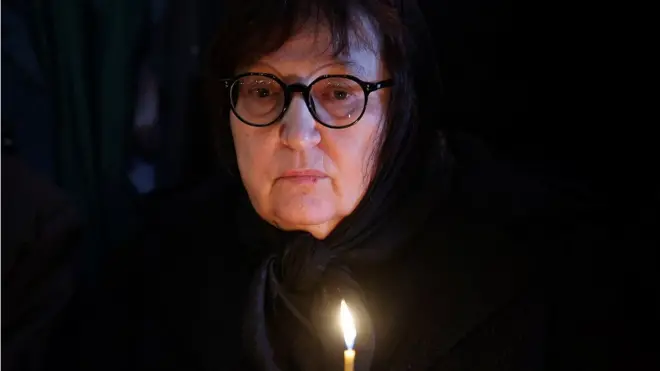Majka Ljudmila Navaljna tokom sahrane
