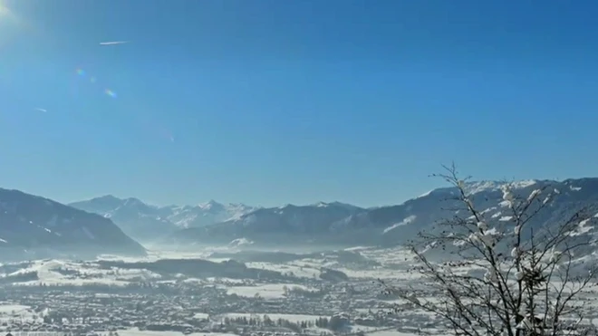 Quang cảnh xunh quanh ngôi nhà ở gần Salzburg của Áo, nơi đang tìm người trông nom