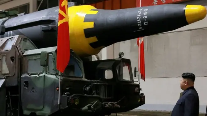 Лидер КНДР Ким Чен Ын продолжает испытания баллистических ракет, несмотря на предупреждения международного сообщества