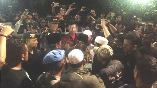 Kapolda Jakarta, Kapolres Jakarta Pusat, Dandim Jakarta Pusat, serta sejumlah tokoh perwakilan massa pengepung LBH/YLBHI.