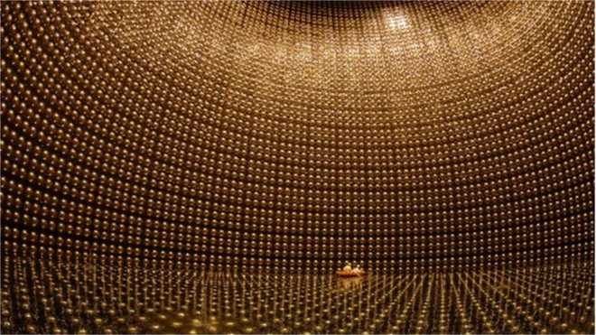 เครื่องมือตรวจจับอนุภาคนิวทริโน Super-Kamiokande ที่จังหวัดกิฟุของญี่ปุ่น