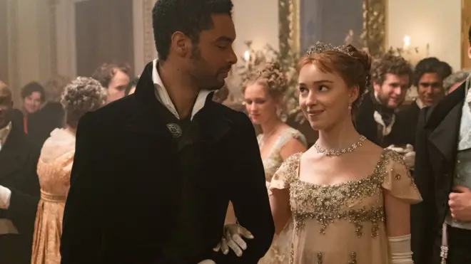 Жалаңаш әйелдің кискасына қарау