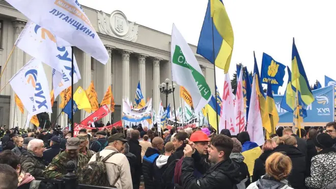 Учасники акції під парламентом
