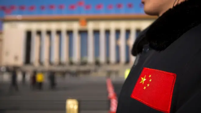 Dia memiliki akses untuk keamanan paling rahasia, dan diwajibkan untuk melaporkan setiap kontak dengan orang yang dicurigai berafiliasi dengan lembaga intelijen asing namun ia tak melakukannya.