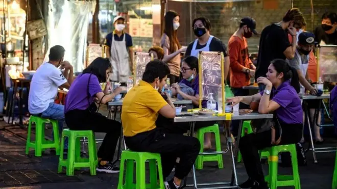 โฆษก ศบค. เปิดเผยเป็นครั้งแรกว่าการผ่อนคลายมาตรการระยะที่ 3 จะบังคับใช้ในวันที่ 1 มิ.ย.