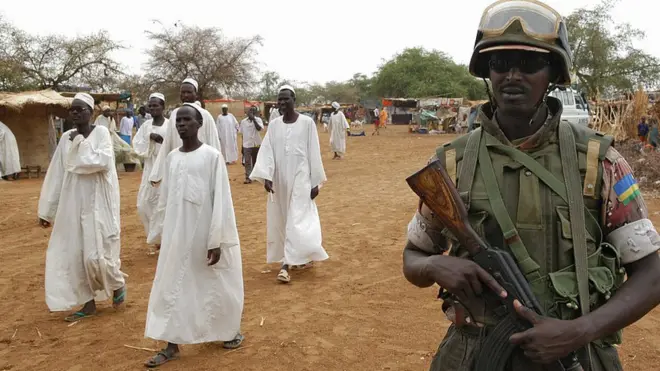 Лагерь для внутренне перемещенных лиц в Дарфуре. Июнь 2006 года. Конфликт в Дарфуре заставил миллионы людей в Судане стать беженцами