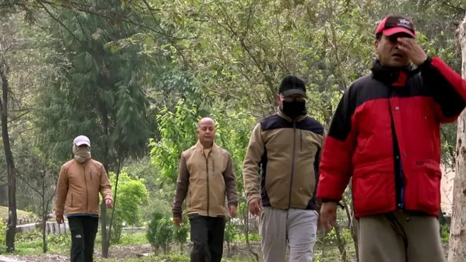 धुलो छल्दै पार्कमा