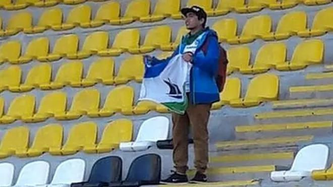 Un hincha. Una tribuna vacía. Un viaje de dos días.