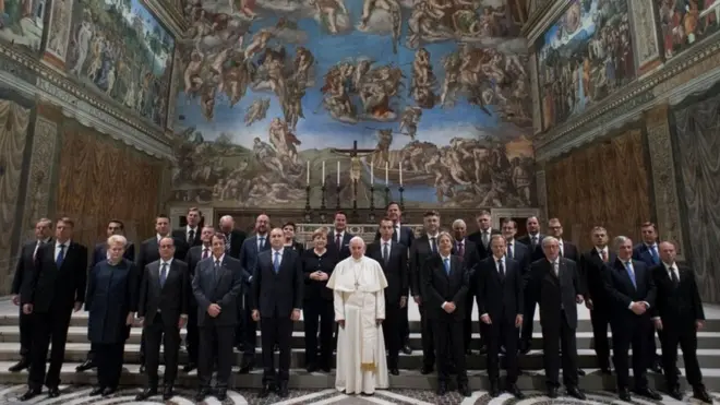 峰会前夕教皇方济各（前排中）与欧盟领导人在一起