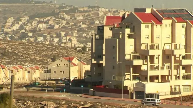 المحكمة العليا الإسرائيلية ترقض طلب الحكومة تأجيل قرار إخلاء مستوطنة أمونا المقامة على آراض فلسطينية خاصة.