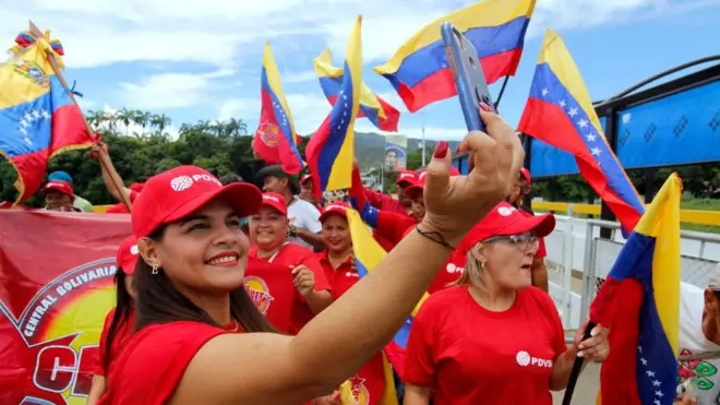 Los venezolanos recibieron con mucha expectativa la llegada de Gustavo Petro al poder en Colombia.