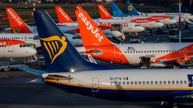 Самолеты в берлинском аэропорту Тигель