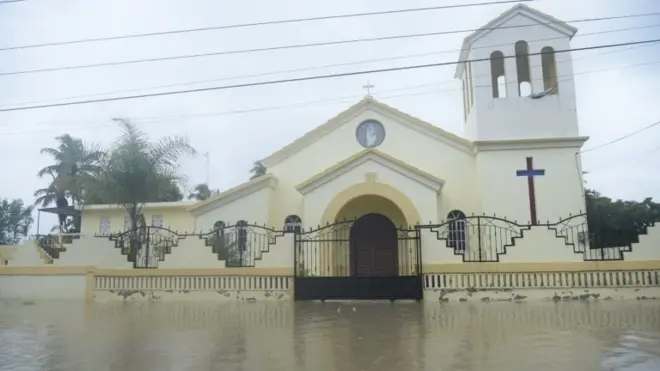 Dominik Cumhuriyeti'nde Irma Kasırgası'ndan etkilenen bir kilise