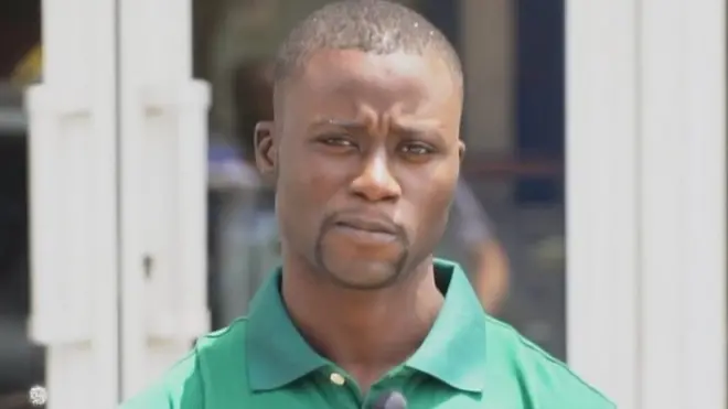 Pape Ndiaye, un agent de sécurité qui adore le dessin.