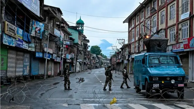 سرینگر میں سنیچر کو لی گئی تصویر