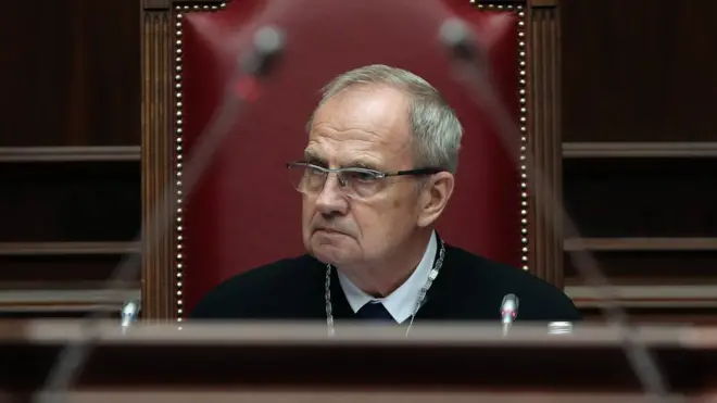 Зорькин чуть было не лишился судейских полномочий после расстрела Белого дома; его решение Ельцину не понравилось