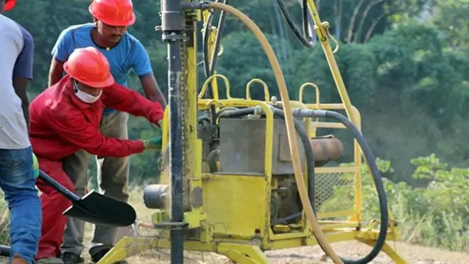 पेट्रोलियम खानीको खोजी