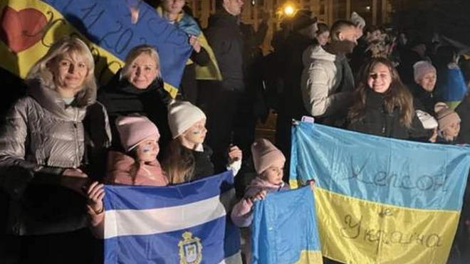 En Kyiv celebraron por todo lo alto la entrada de las tropas en Jersón.
