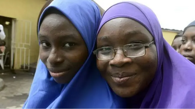 Barattoota Najeeriyaa, Lagoos hijaabii uffatan