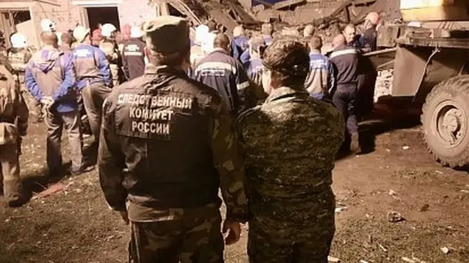 Следователи на месте взрыва жилого дома под Ельцом