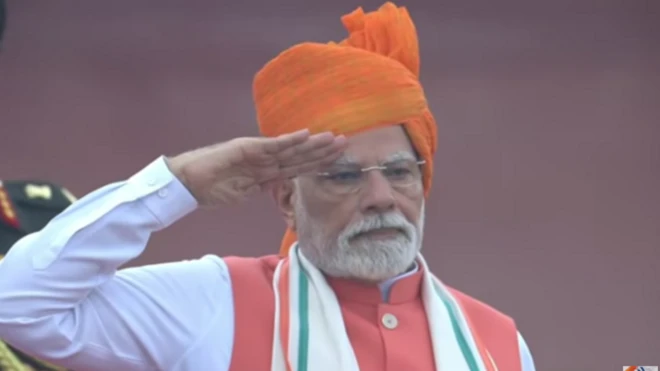 జాతికి వందనం చేస్తున్న ప్రధాని మోదీ