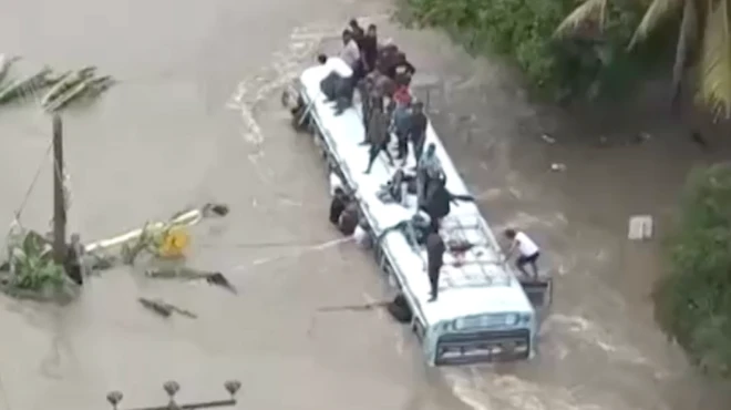 කලාඔය බස් අනතුර