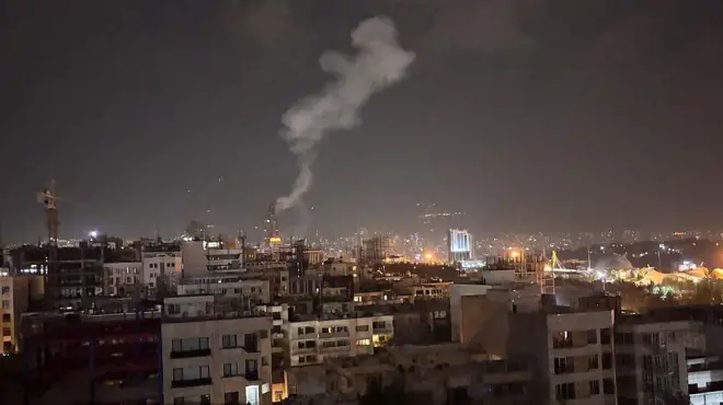 တီဟီရန်မြို့တော်တစ်နေရာမှာ ဇွန် ၁၃ မနက် မိုးမလင်းခင် မြင်ရတဲ့ မီးခိုးများ